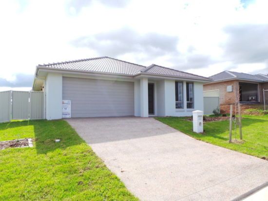 4 bedrooms House in 62 Tulipwood Crescent TAMWORTH NSW, 2340