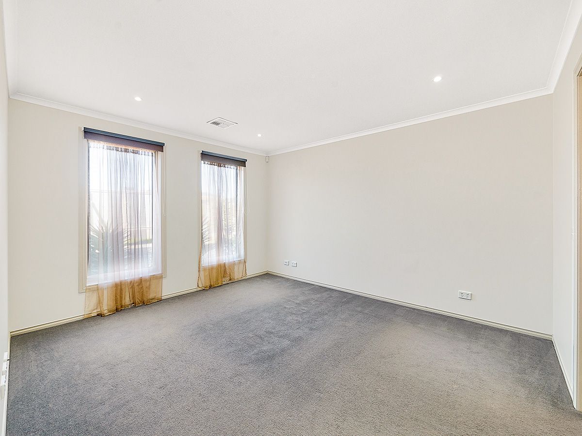 92 Calais Circuit, Cranbourne West VIC 3977, Image 1