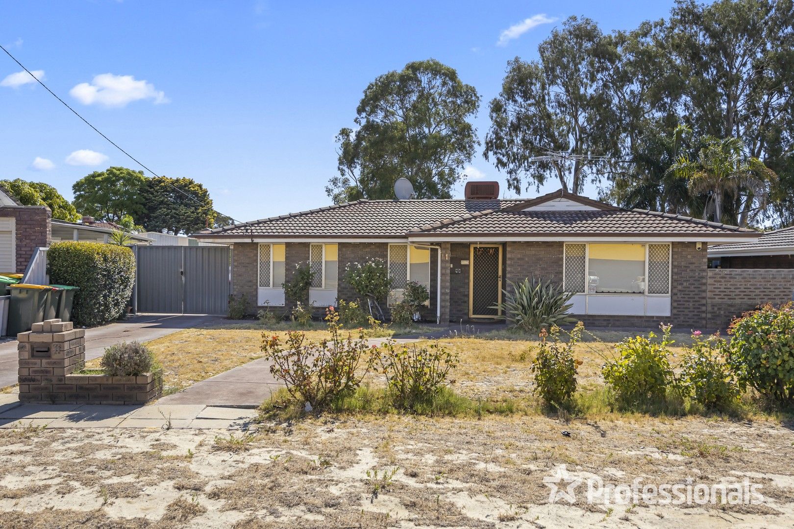 4 bedrooms House in 11 Balgonie Avenue GIRRAWHEEN WA, 6064