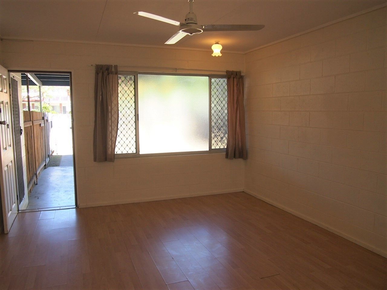 Unit 2/8 Bent St, Mundingburra QLD 4812, Image 2