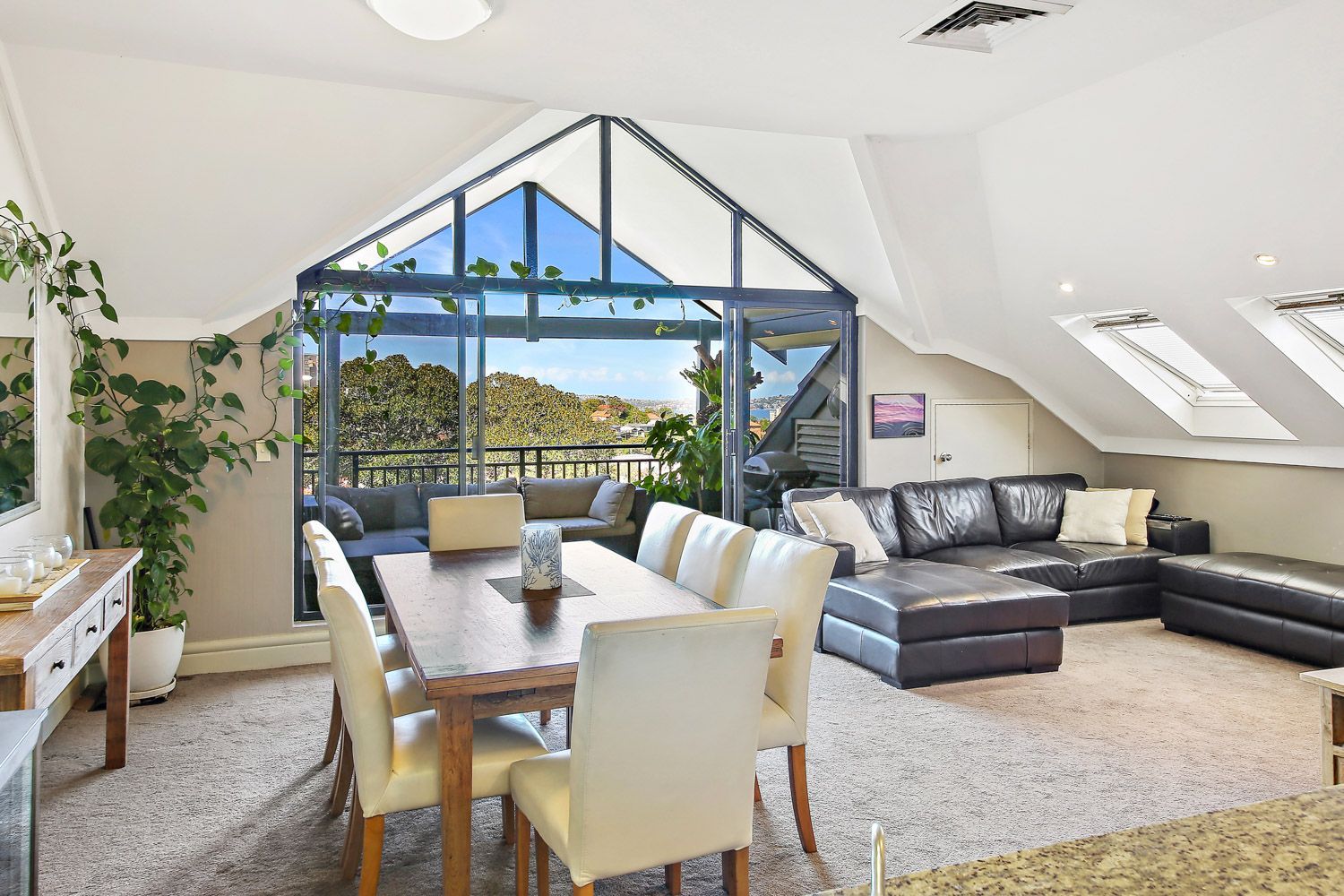 2 bedrooms Apartment / Unit / Flat in 208/433 Alfred Street North NEUTRAL BAY NSW, 2089