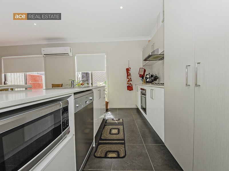 5/2 Elizabeth Street, Rockbank VIC 3335, Image 2