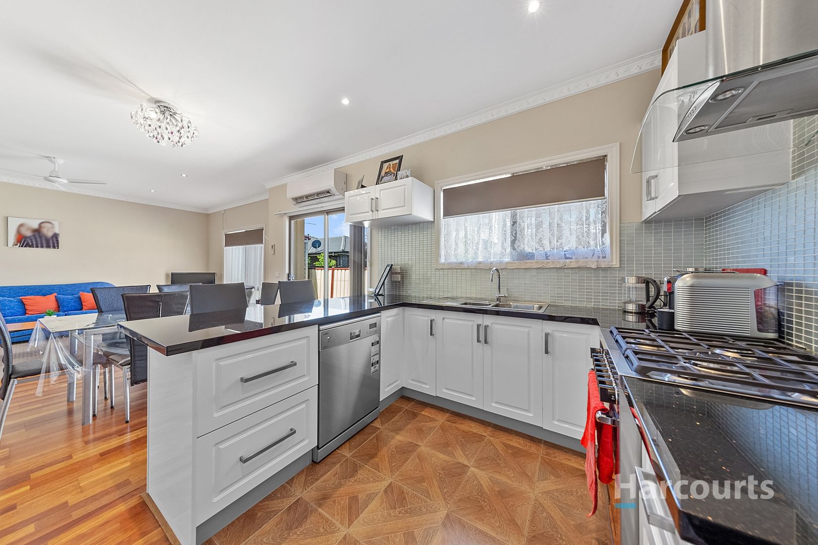 2/22 Welwyn Parade, Deer Park VIC 3023, Image 2