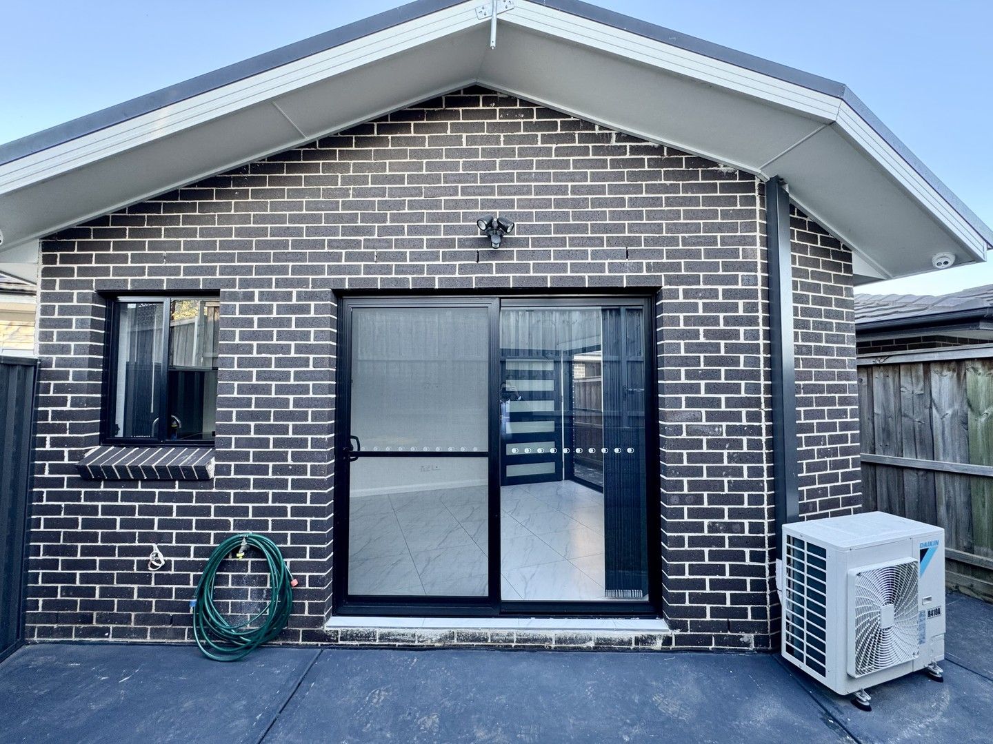 2 bedrooms House in 122A Macksville Street CARNES HILL NSW, 2171