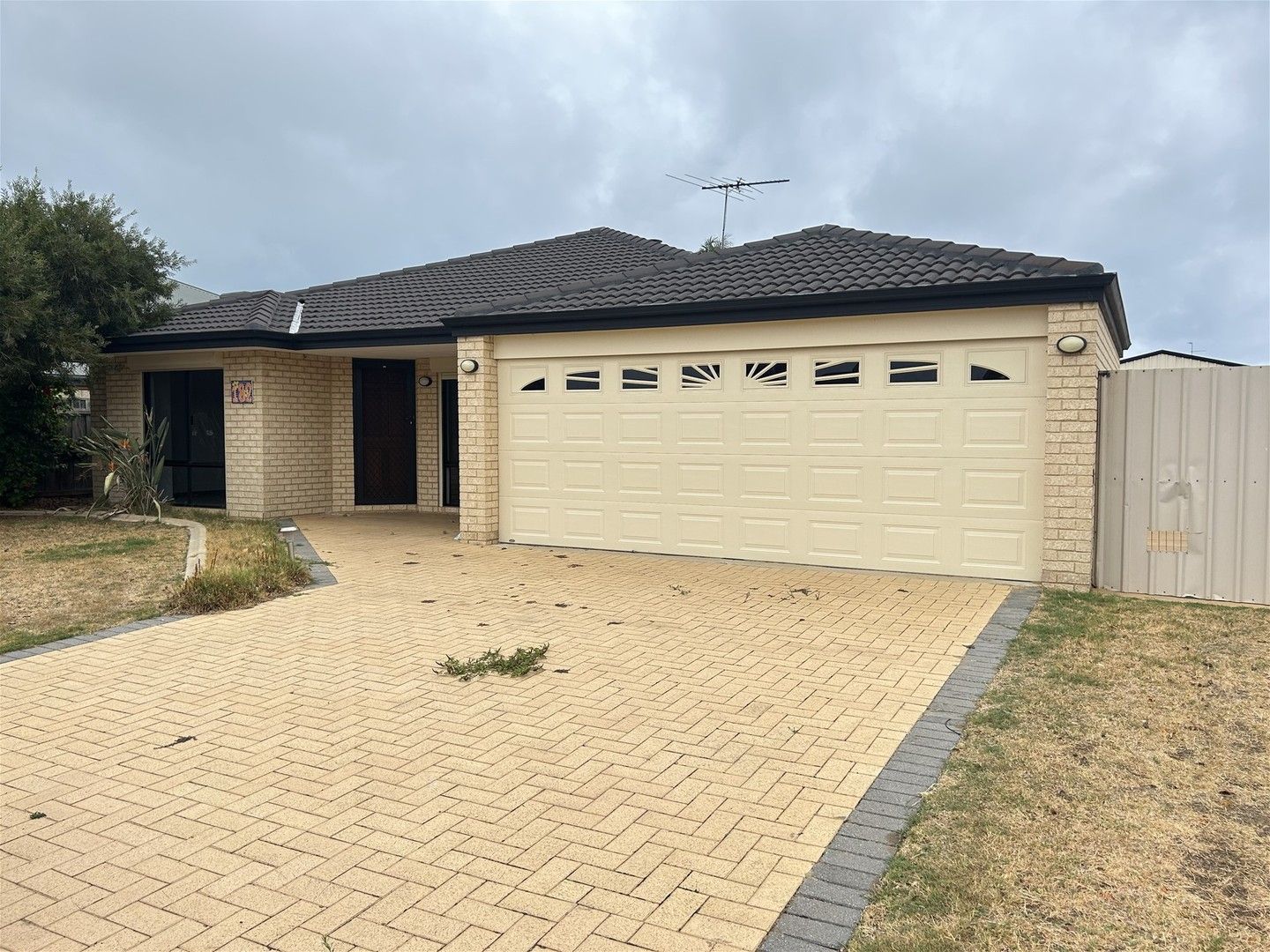 4 bedrooms House in 182 Peelwood Parade HALLS HEAD WA, 6210