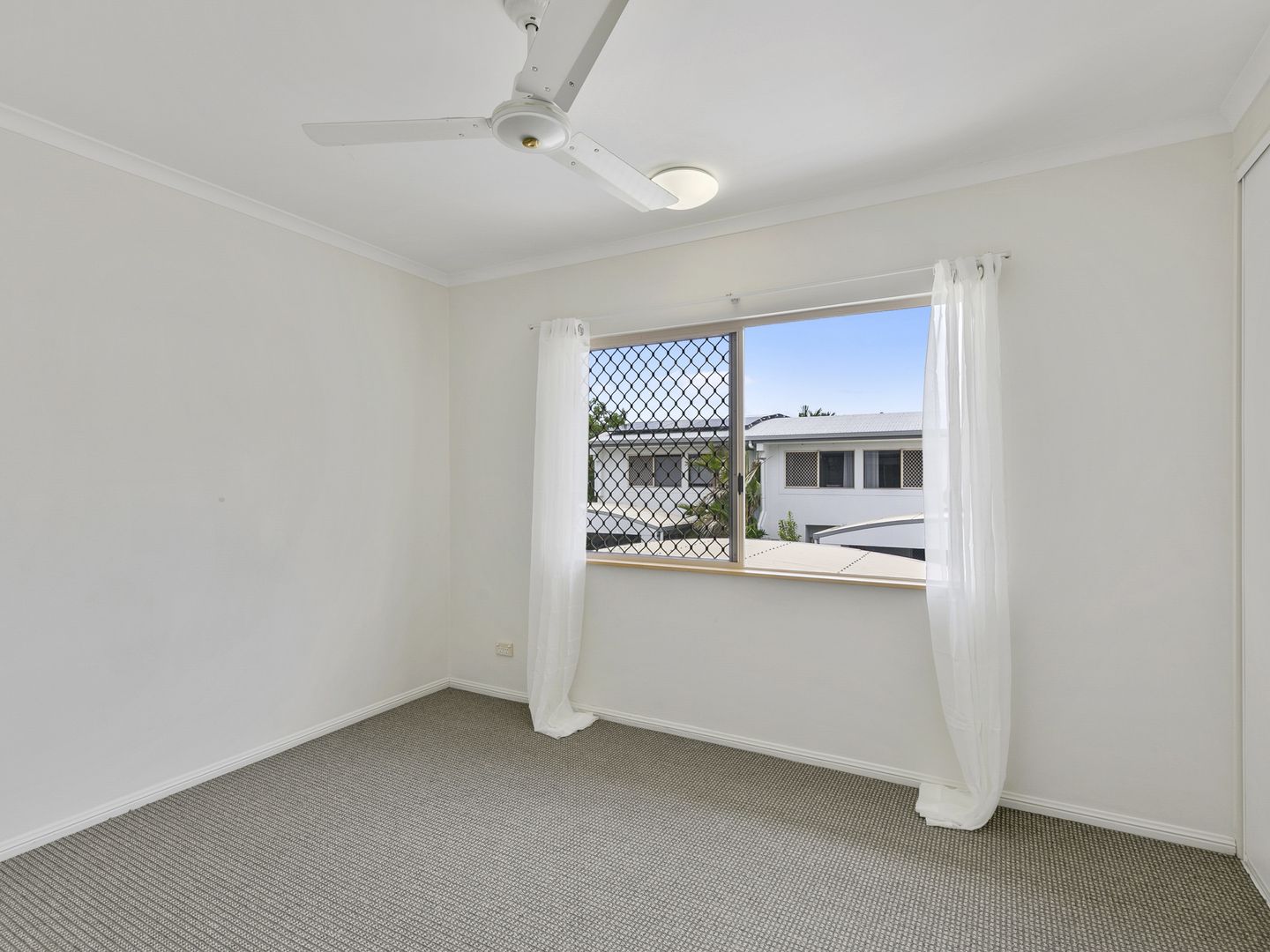 3/5 Charlotte Close, Woree QLD 4868, Image 2