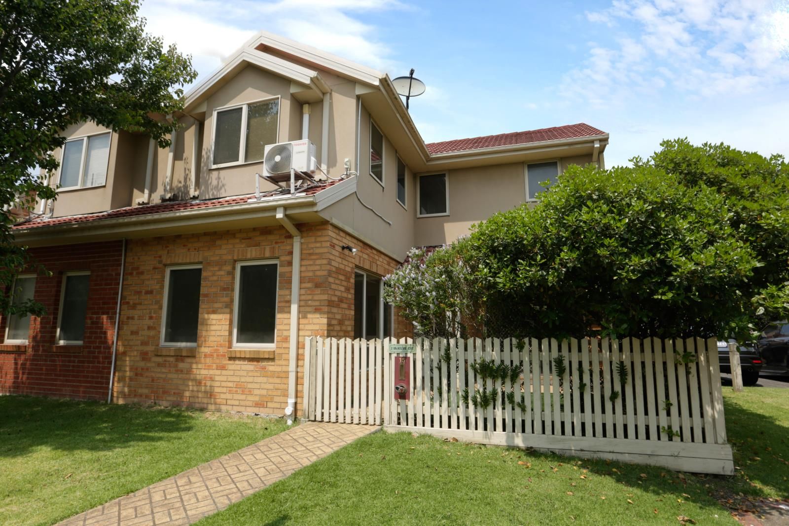 3 bedrooms Townhouse in 15/2 Mckelvie Court GLEN WAVERLEY VIC, 3150