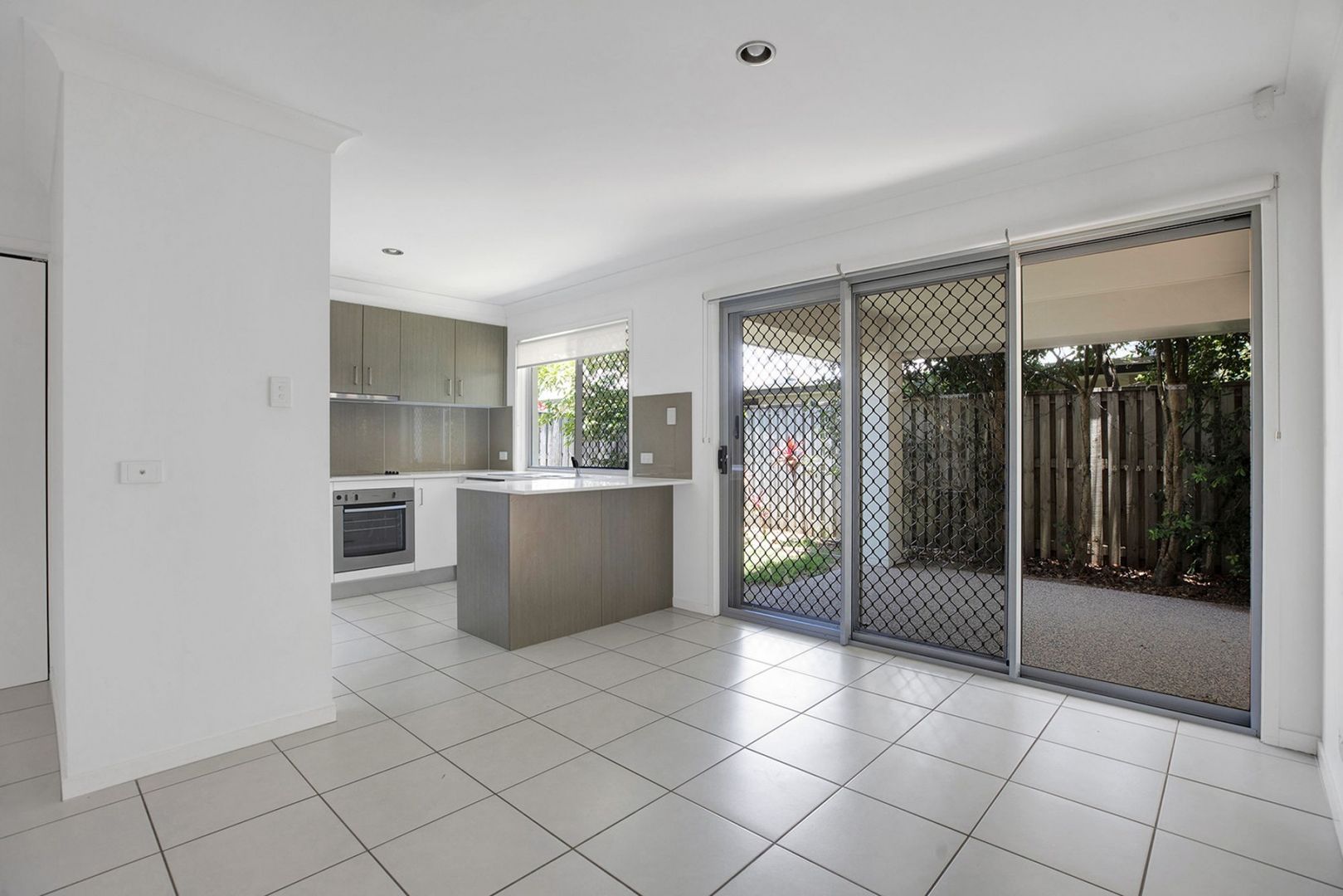 1 & 2/32 Warilla View, Blacks Beach QLD 4740, Image 2