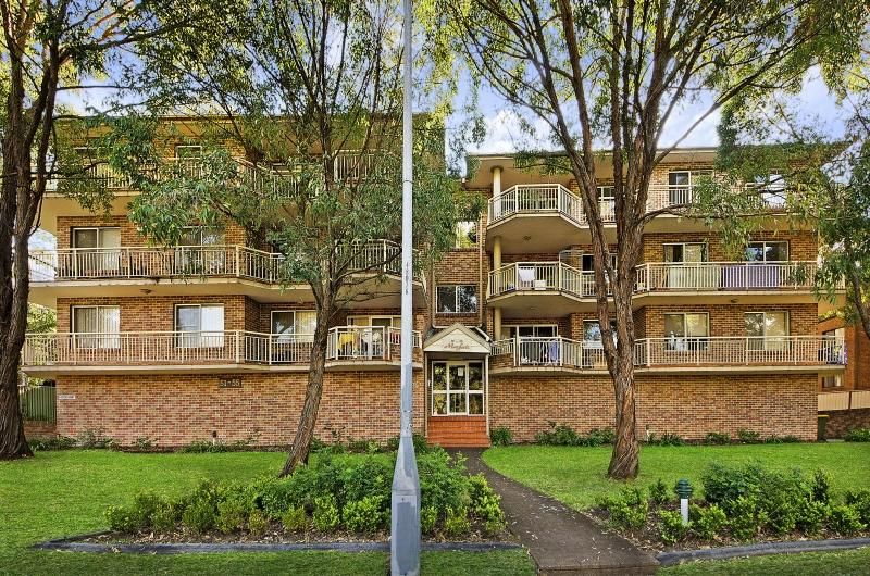 2 bedrooms Apartment / Unit / Flat in 4/51-55 Lane Street WENTWORTHVILLE NSW, 2145