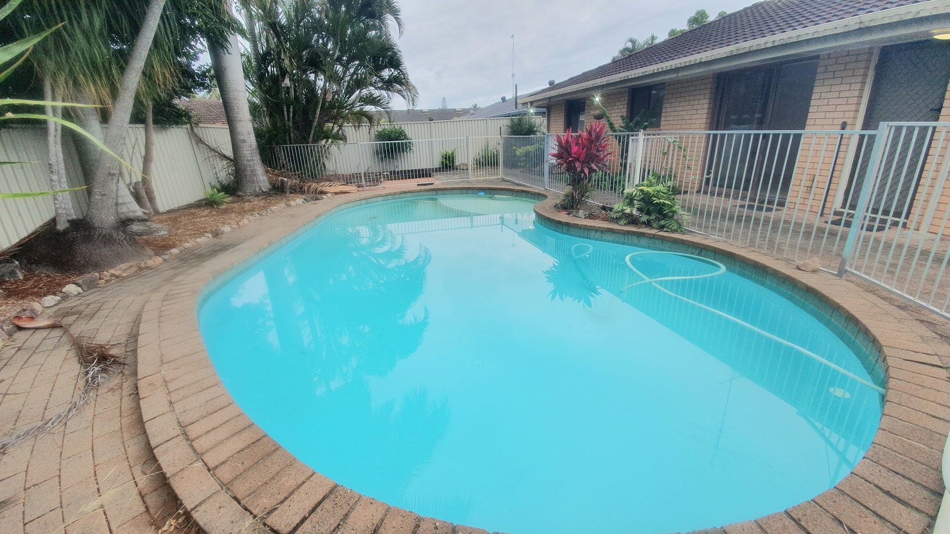 3 bedrooms House in 13 Hokitika Street BROADBEACH WATERS QLD, 4218