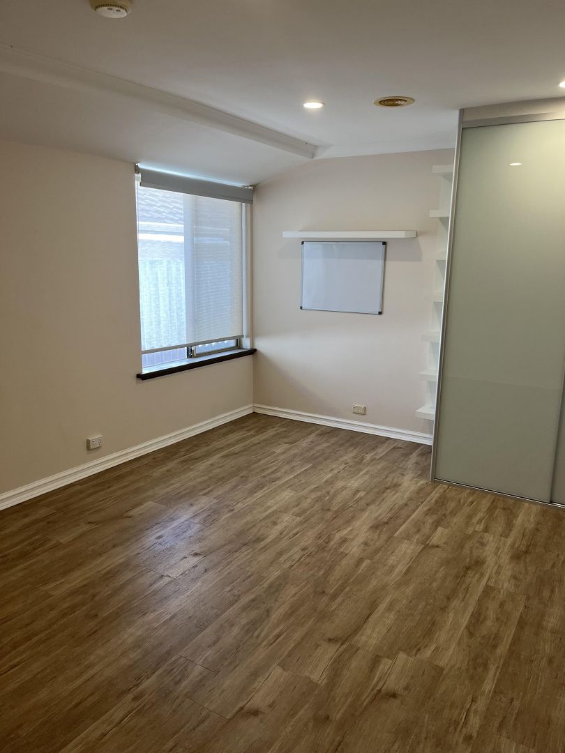 180 Twickenham Drive, Kingsley WA 6026 House For Rent 780 Domain