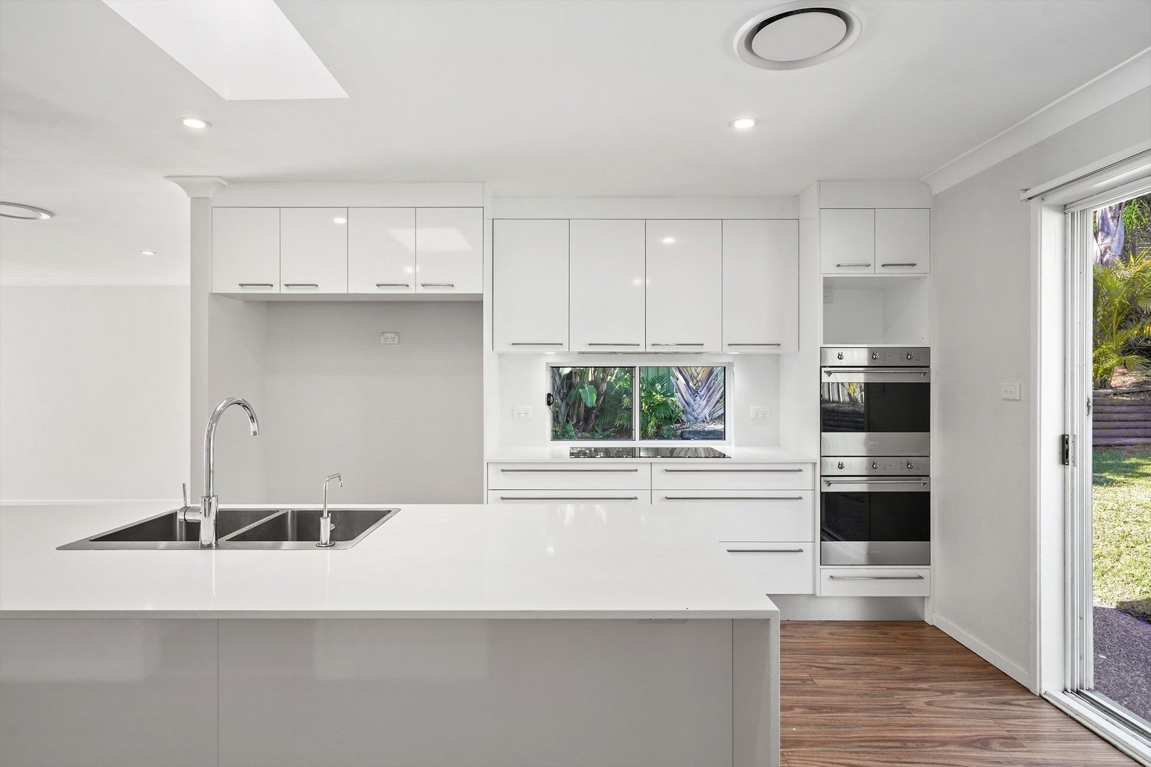 4 bedrooms House in 53 Noorong Avenue FORRESTERS BEACH NSW, 2260