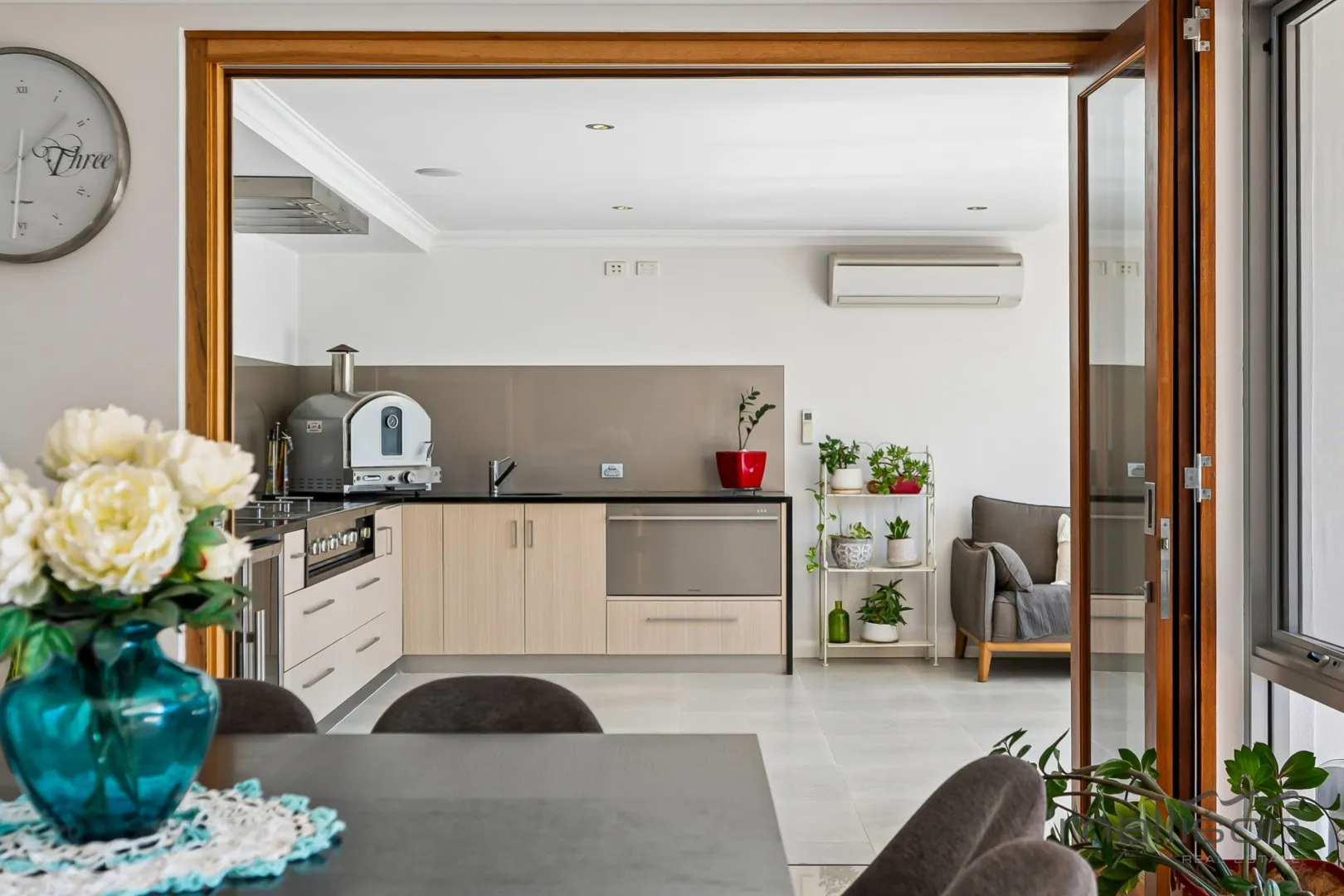 HOME OPEN CANCELLED - PROPERTY UNDER OFFER - View 6