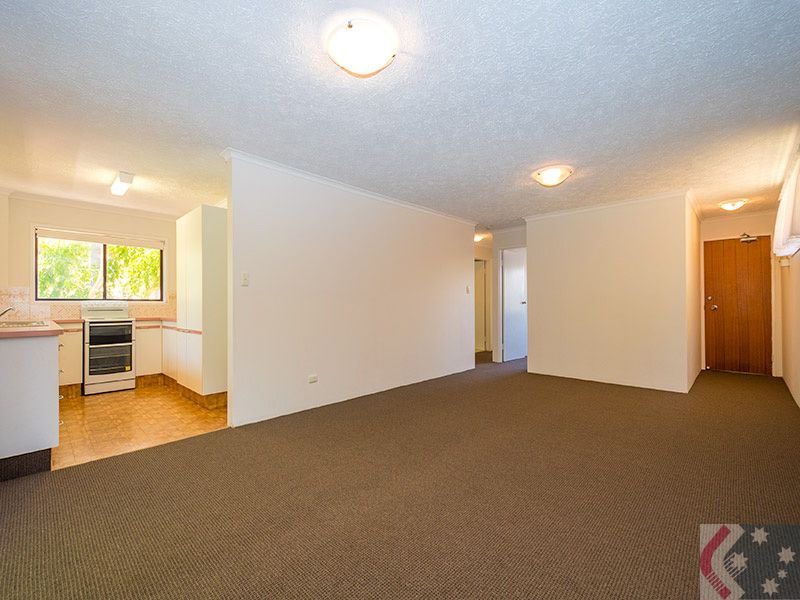 2 bedrooms Apartment / Unit / Flat in 4/23 Labrador Street LABRADOR QLD, 4215