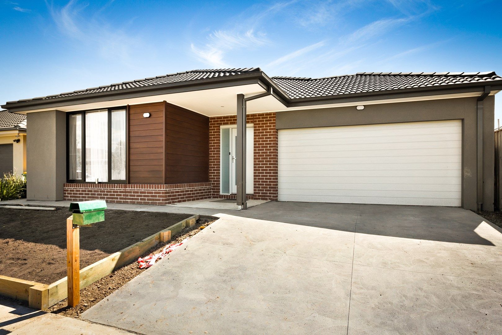 4 bedrooms House in 21 Henrietta Avenue OFFICER VIC, 3809