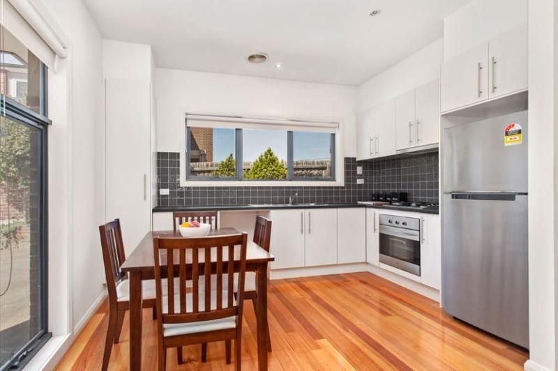 2/6 Roslyn Street, STRATHMORE VIC 3041, Image 2