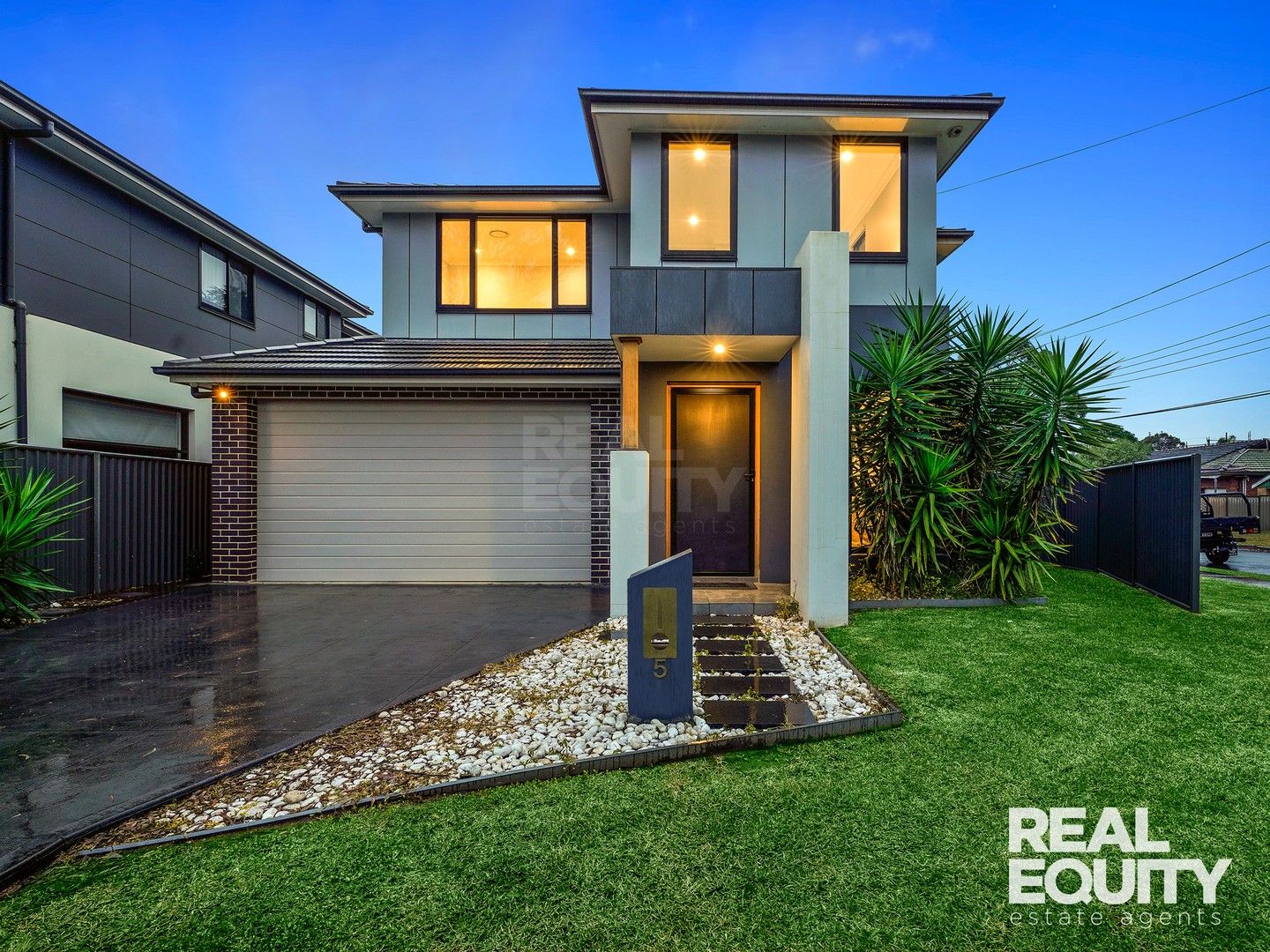 5 bedrooms House in 5 Coolarn Place CHIPPING NORTON NSW, 2170