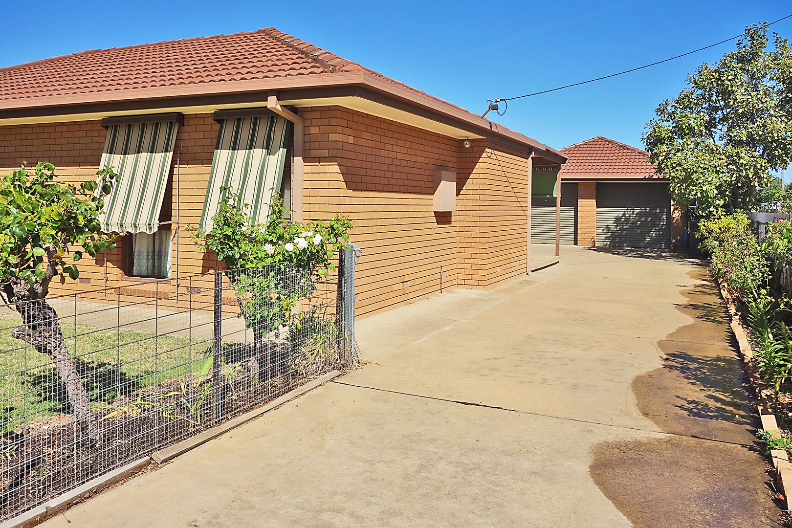 10 Mixner Street, The Rock NSW 2655, Image 1