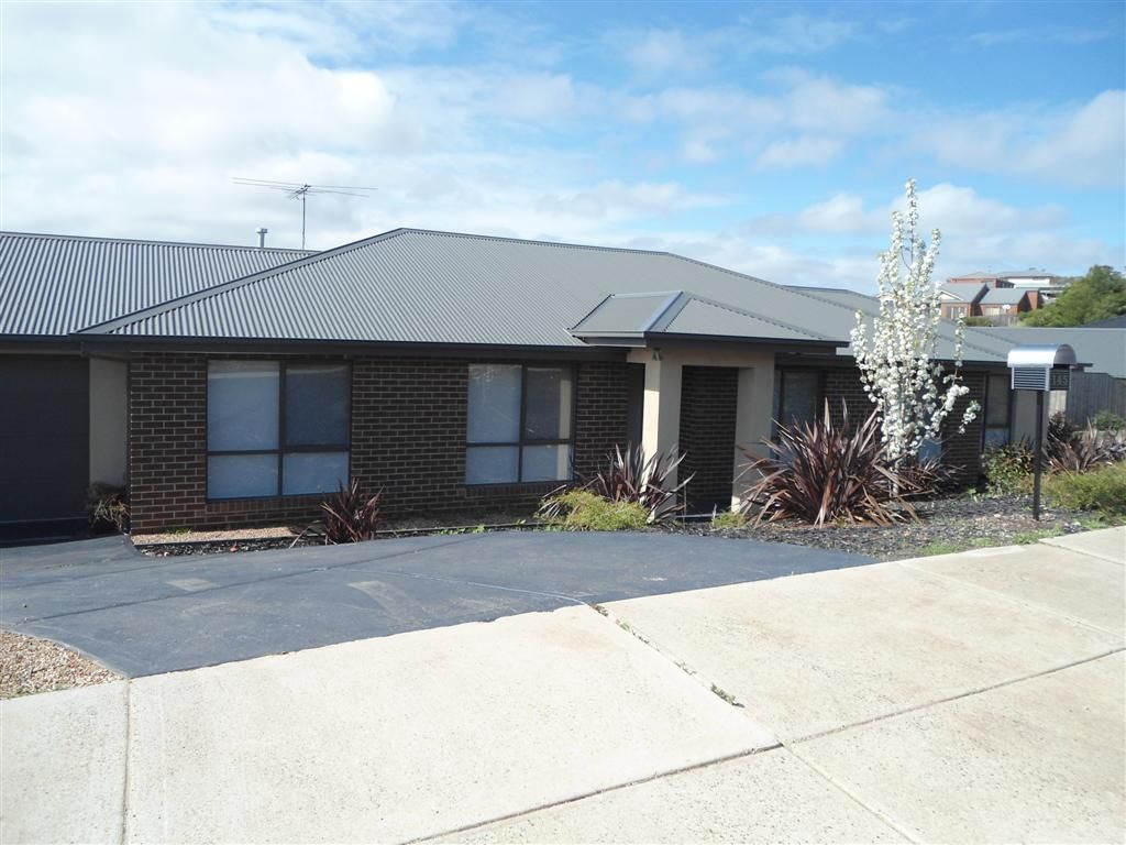 4 bedrooms House in 145 PHILLIP DRIVE SUNBURY VIC, 3429