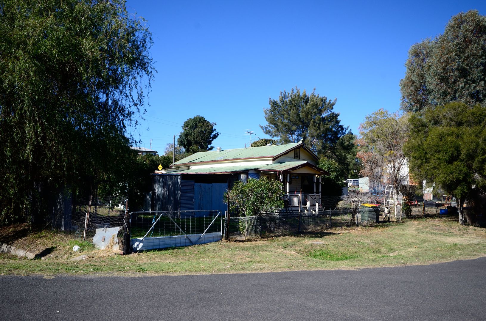 18 Humble Street, Willow Tree Property History & Address Research