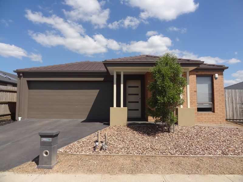 4 bedrooms House in 12 Parklink Drive CRANBOURNE EAST VIC, 3977