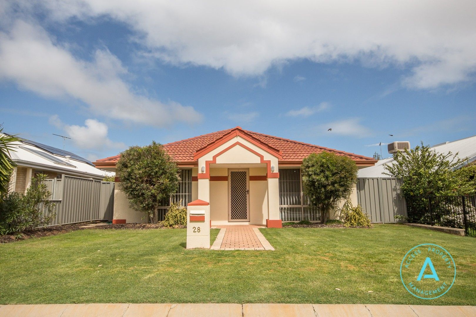4 bedrooms House in 28 Abingdon Crescent WELLARD WA, 6170