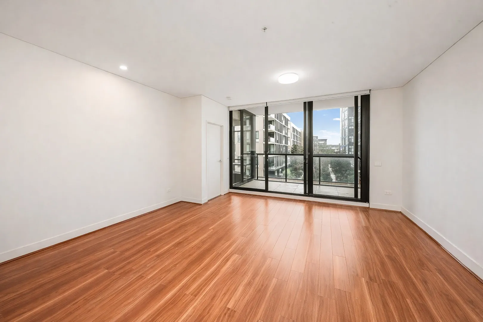 Apartment in Sydney, Wentworth Point - View 2