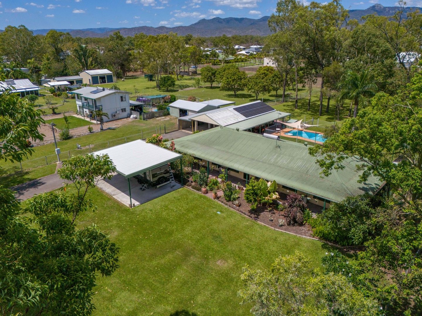 5 bedrooms House in 15 Oldenburg Place KELSO QLD, 4815