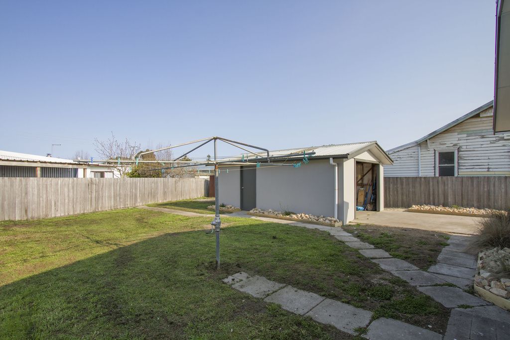 22 Davies Street, Seaspray VIC 3851, Image 2