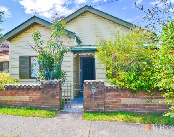 8 Read Avenue, Lithgow NSW 2790