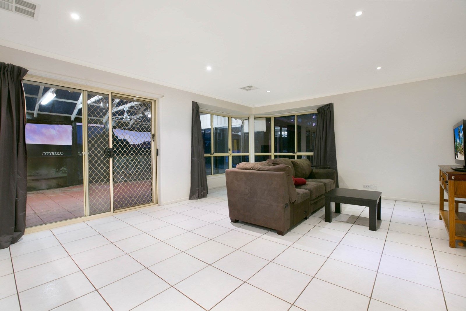 10 Earl Court, ANDREWS FARM SA 5114, Image 2