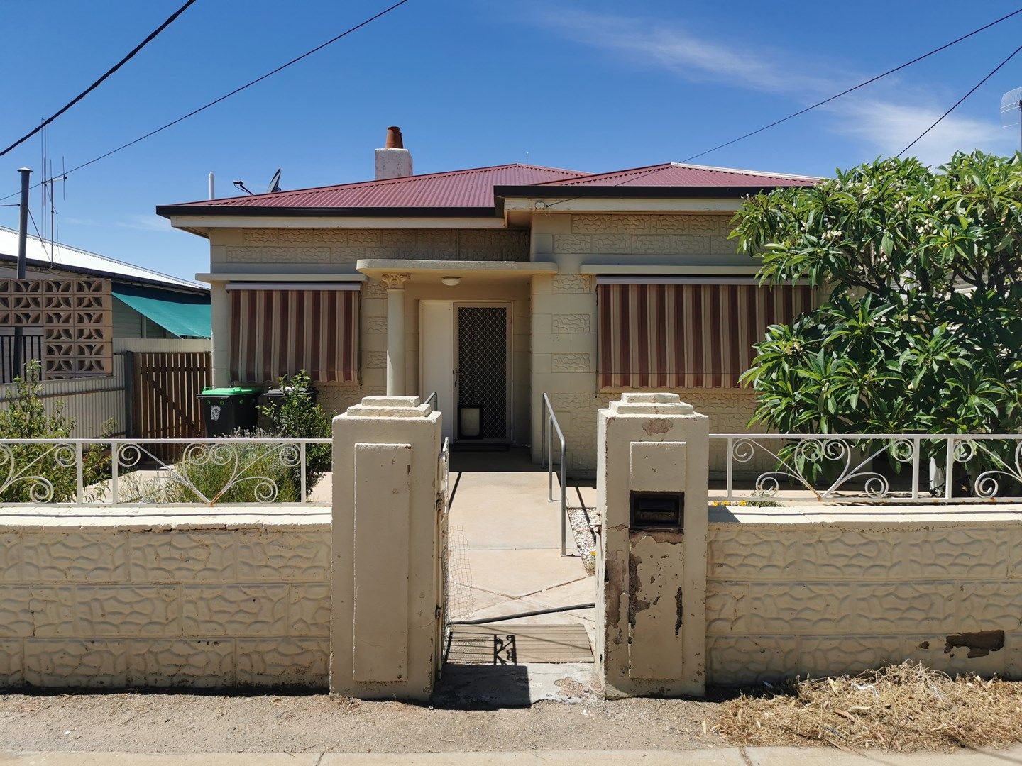 2 bedrooms House in 413 Lane Street BROKEN HILL NSW, 2880