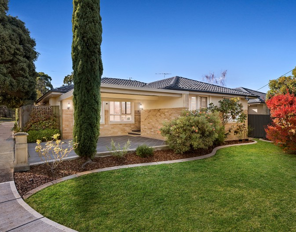 32 Dunvegan Crescent, Macleod VIC 3085