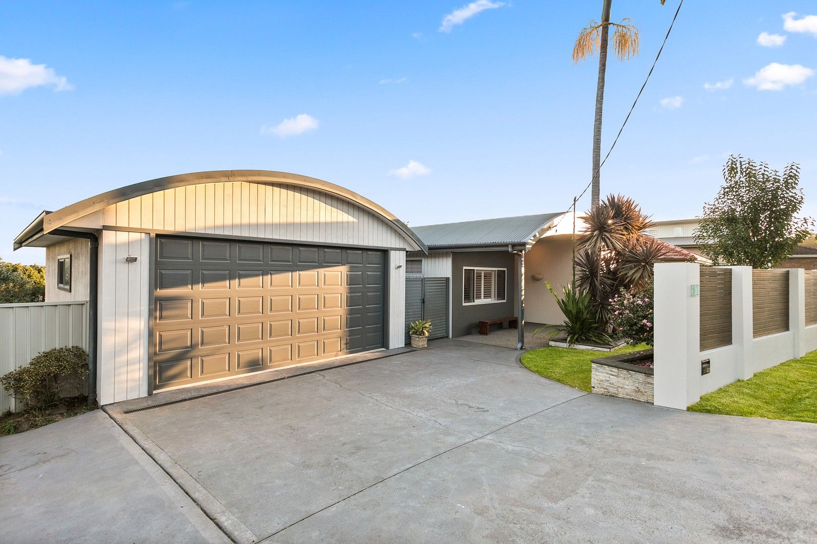 3 bedrooms House in 57 Grand View Parade LAKE HEIGHTS NSW, 2502