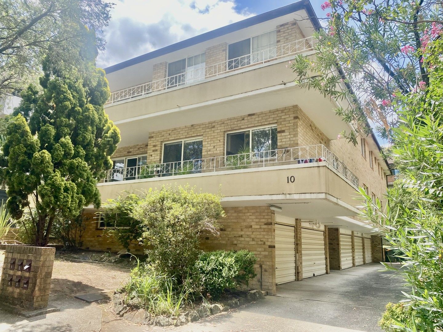 2 bedrooms Apartment / Unit / Flat in 3/10 Illawarra Street ALLAWAH NSW, 2218