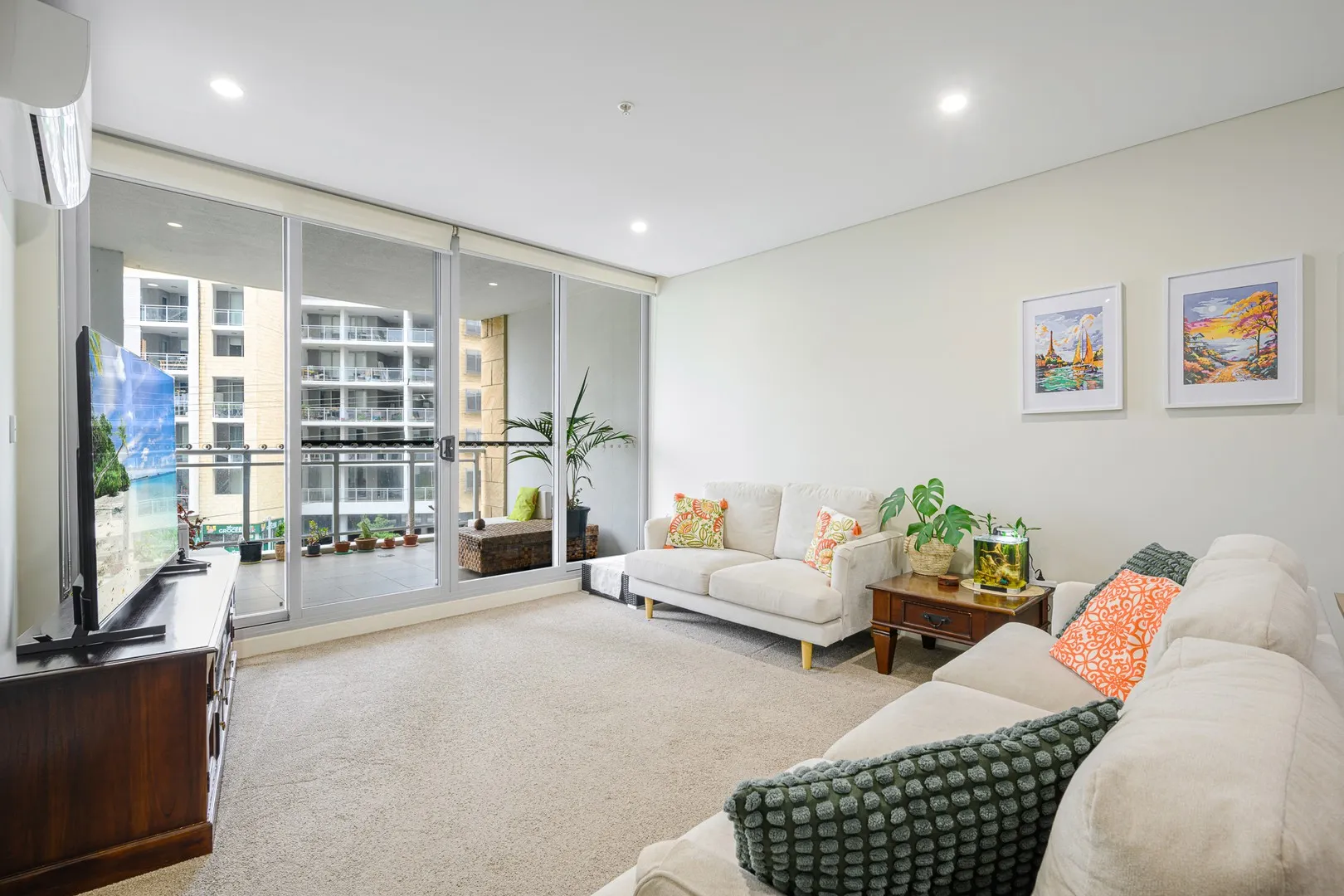 Stylish Two-Bedroom Apartment with Modern Comforts and Expansive Living Spaces, Carlingford