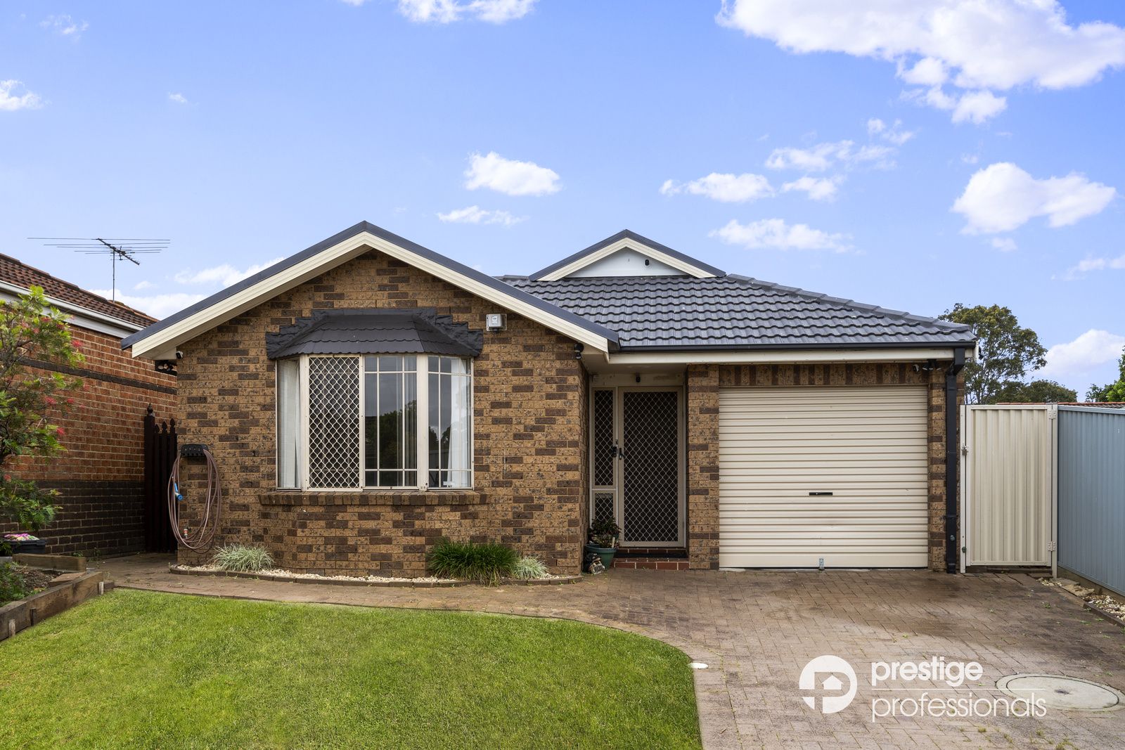 3 bedrooms House in 3 Timbara Court WATTLE GROVE NSW, 2173