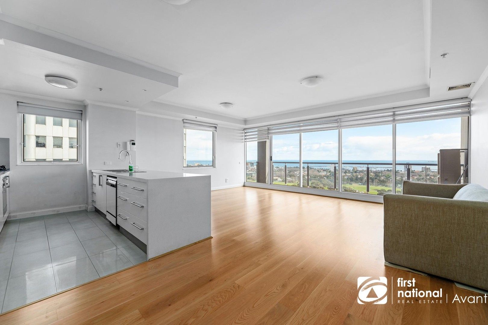 3 bedrooms Apartment / Unit / Flat in 199/632 St Kilda Road MELBOURNE VIC, 3000