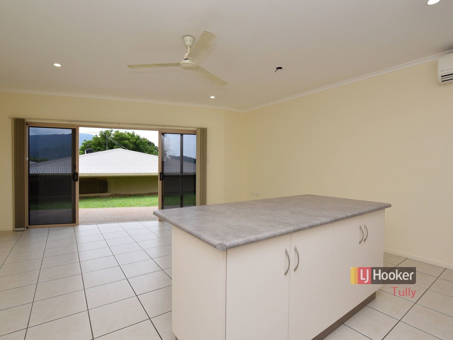 2/11 McQuillen St, Tully QLD 4854, Image 2