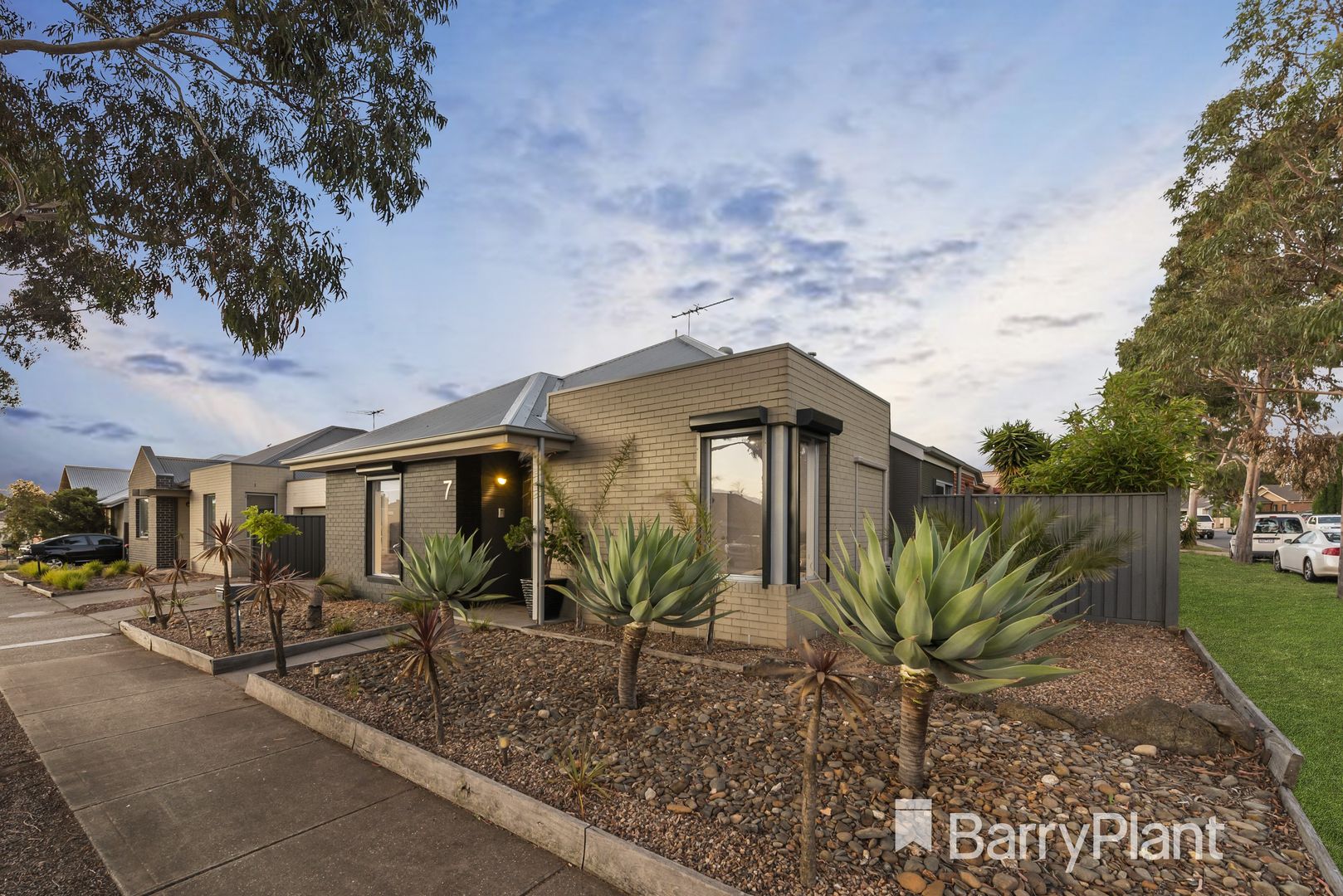 7 Buvelot Crescent, Caroline Springs VIC 3023, Image 1