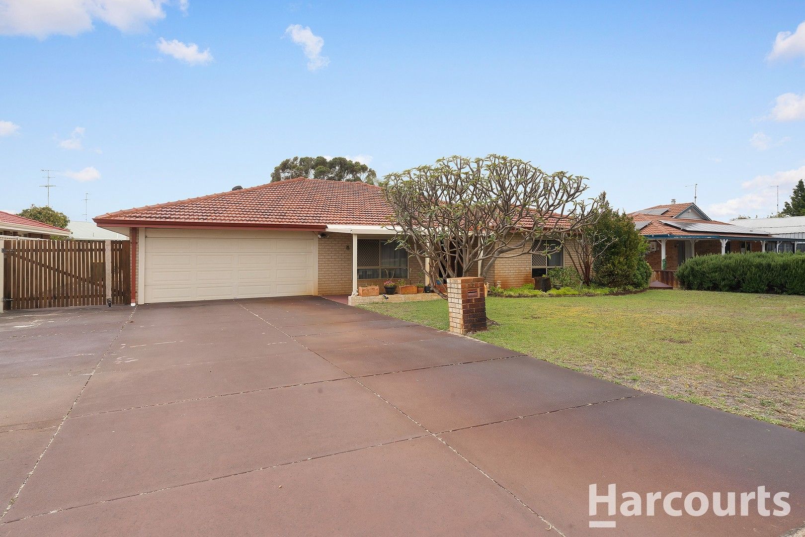 4 bedrooms House in 27 Pennington Gardens ERSKINE WA, 6210