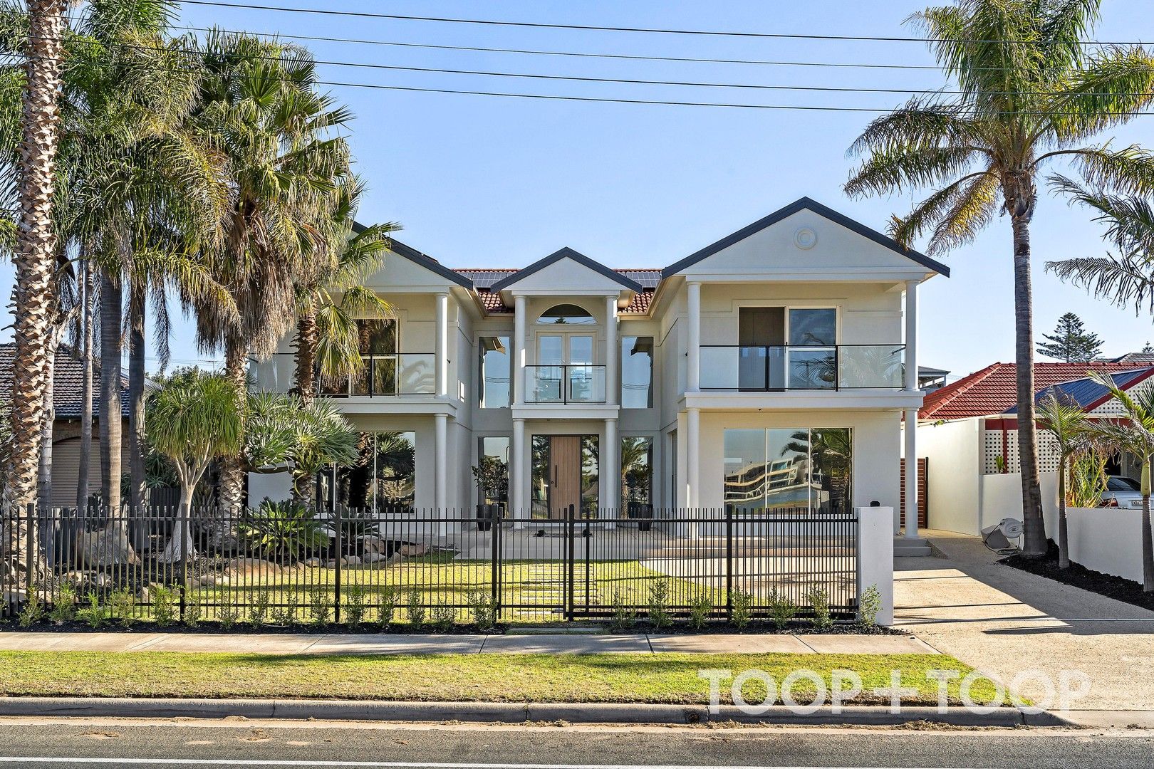 5 bedrooms House in 101 Military Road TENNYSON SA, 5022