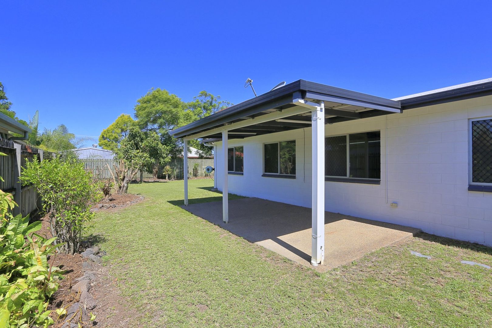 8 Schoch Street, Avenell Heights QLD 4670, Image 2