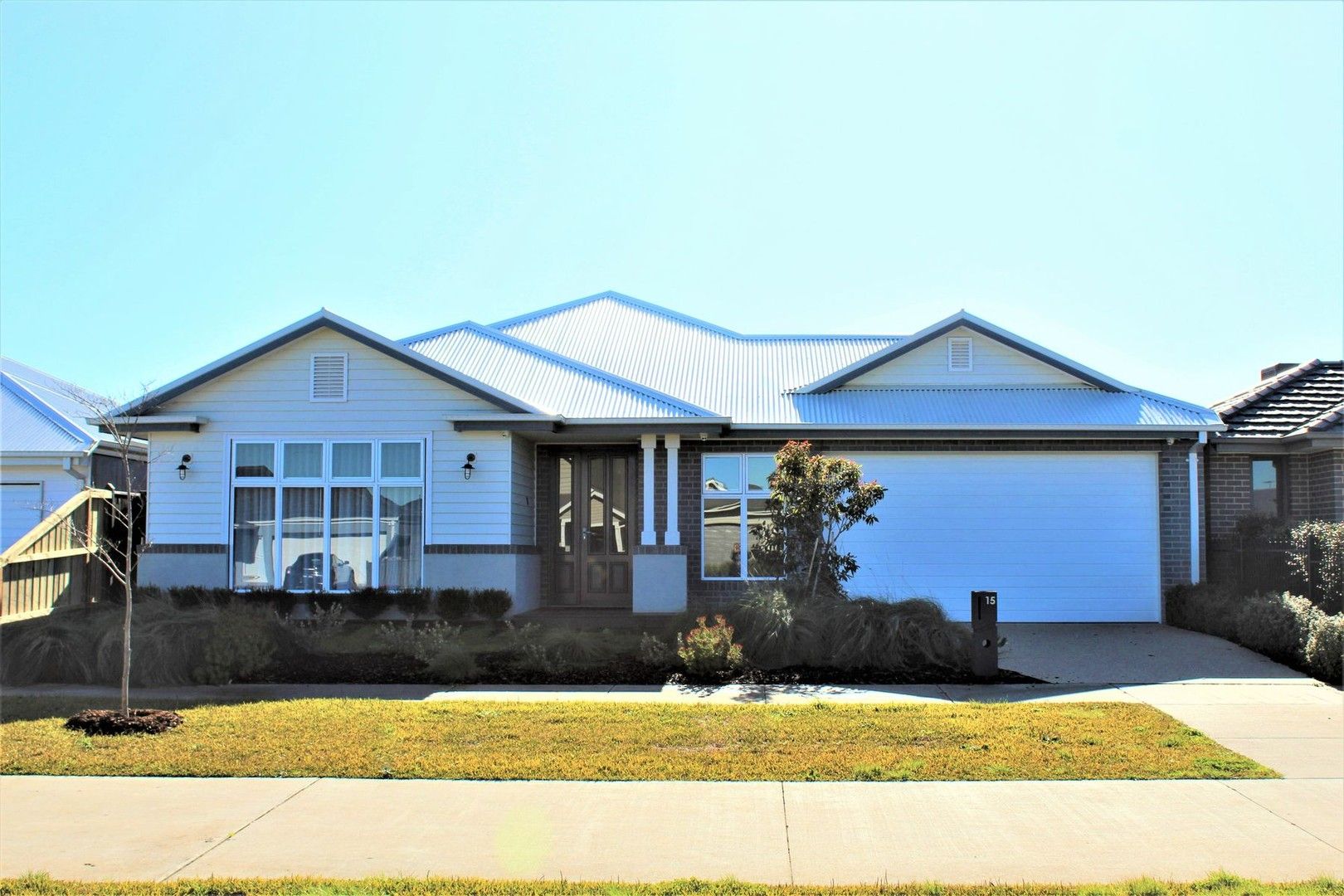 4 bedrooms House in 15 King Parrot Boulevard DROUIN VIC, 3818