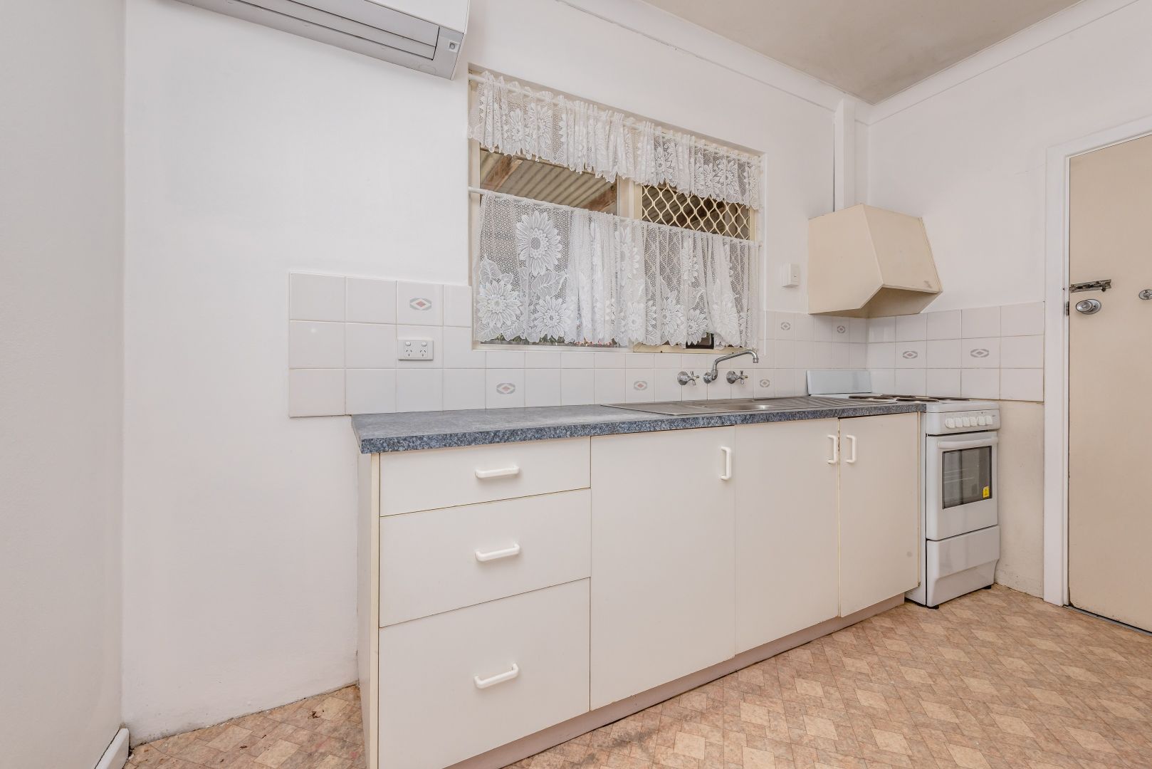 35B Stroud Street, Beachlands WA 6530 House For Rent 280 Domain