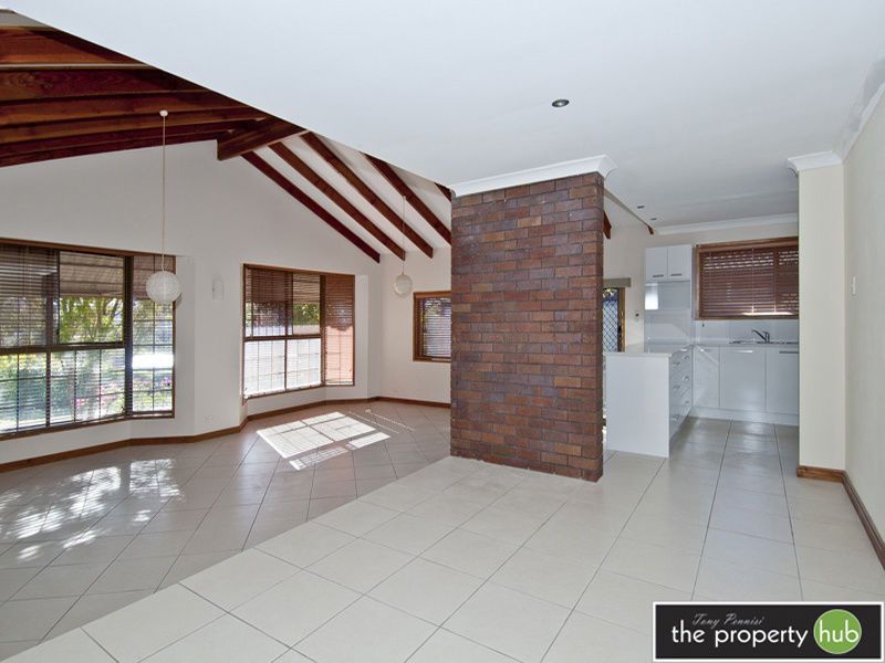 10 Denkmann Court, Windaroo QLD 4207, Image 2