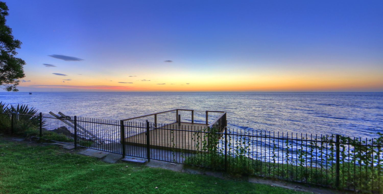 DOLPHINS SUNSET , 4 Kindara Street, Amity Point QLD 4183 House For