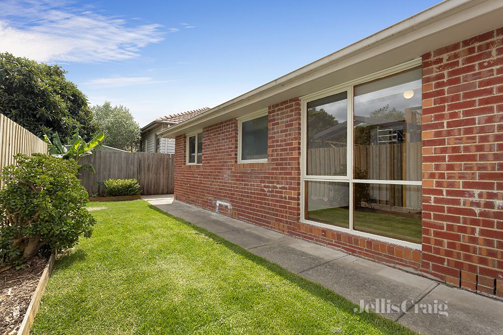 2 bedrooms Apartment / Unit / Flat in 2/133 Victoria Road NORTHCOTE VIC, 3070