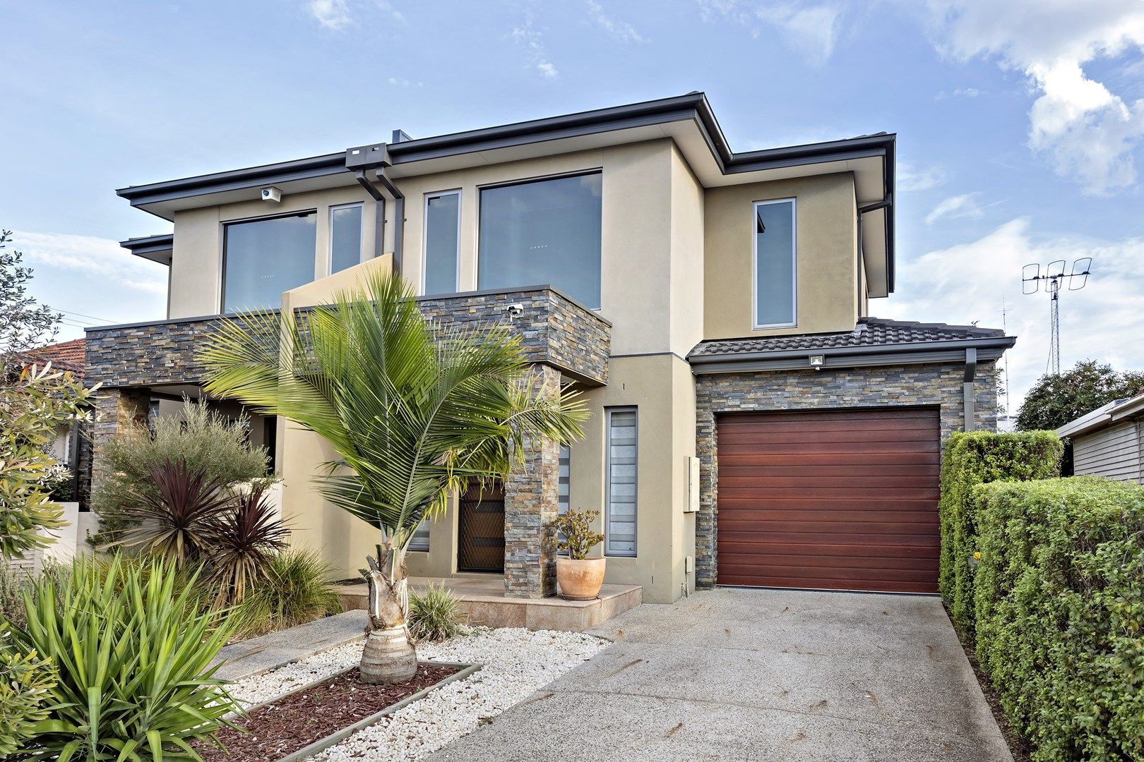 4 bedrooms House in 8A St James Avenue BENTLEIGH VIC, 3204