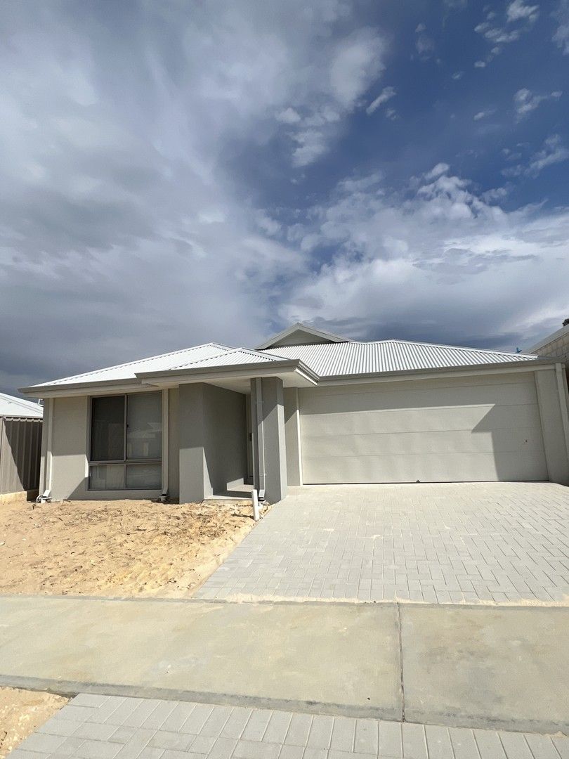 4 bedrooms House in 15 Castlemead Drive YANCHEP WA, 6035